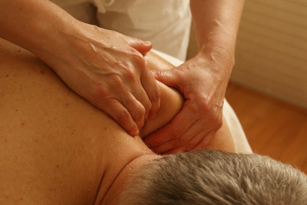 Massages pour un ventre plat: techniques et routines